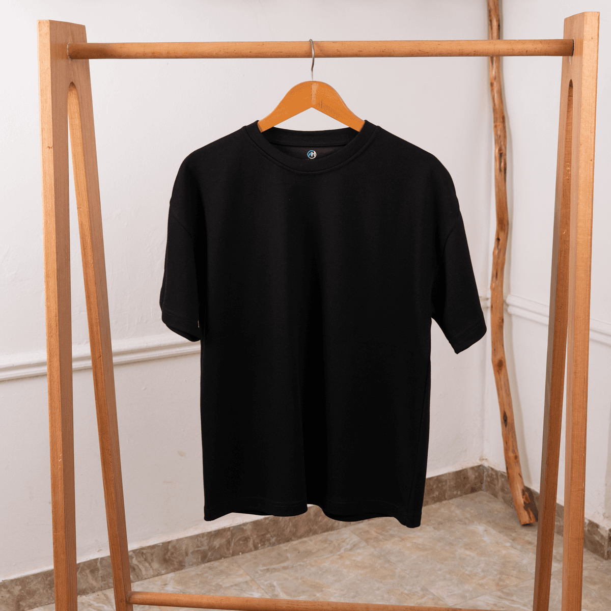 THE SIGNATURE INTERLOCK BASIC TEE